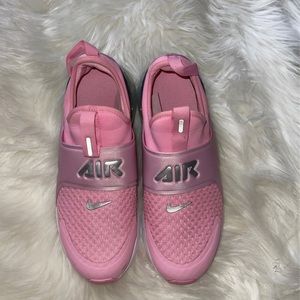 Nike sneakers size 6 y